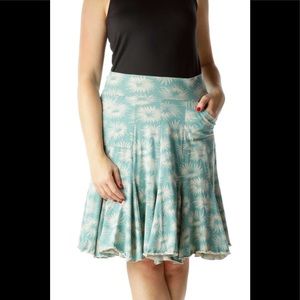 Effie’Heart light green skirt. 3 for $20 sale 🍁